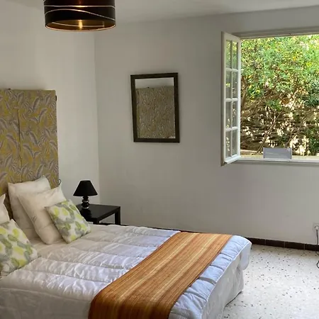 Un Jardin Terrasse Sur La Apartment *
